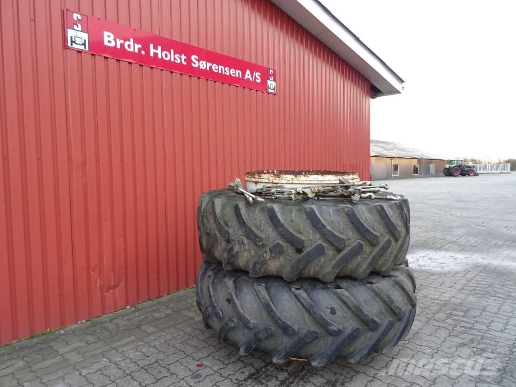  Tvillinghjul 20.8-38 Banden, wielen en velgen