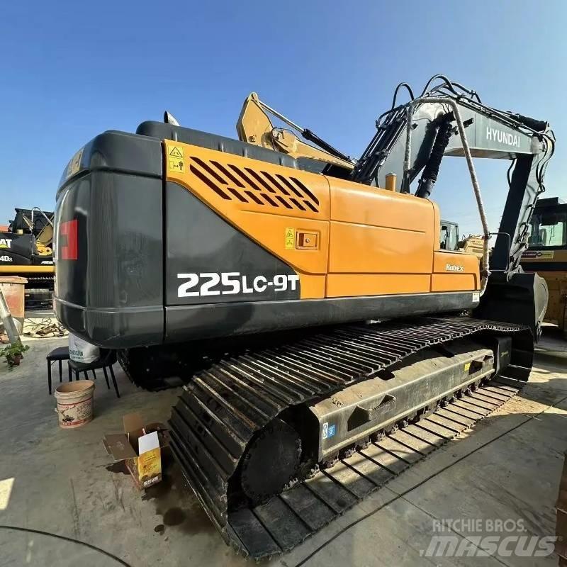 Hyundai R225 Rupsgraafmachines
