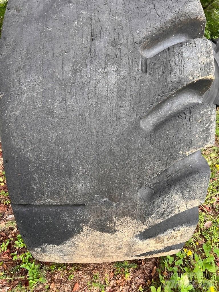  65/35X33 Firestone Banden, wielen en velgen