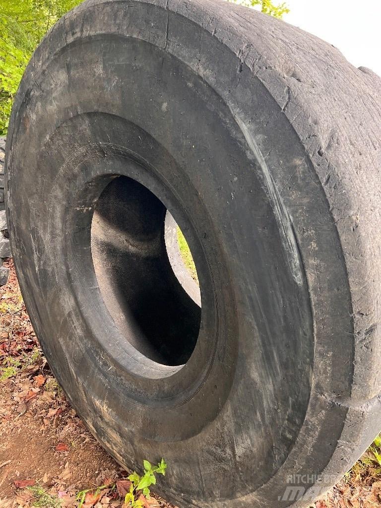  65/35X33 Firestone Banden, wielen en velgen