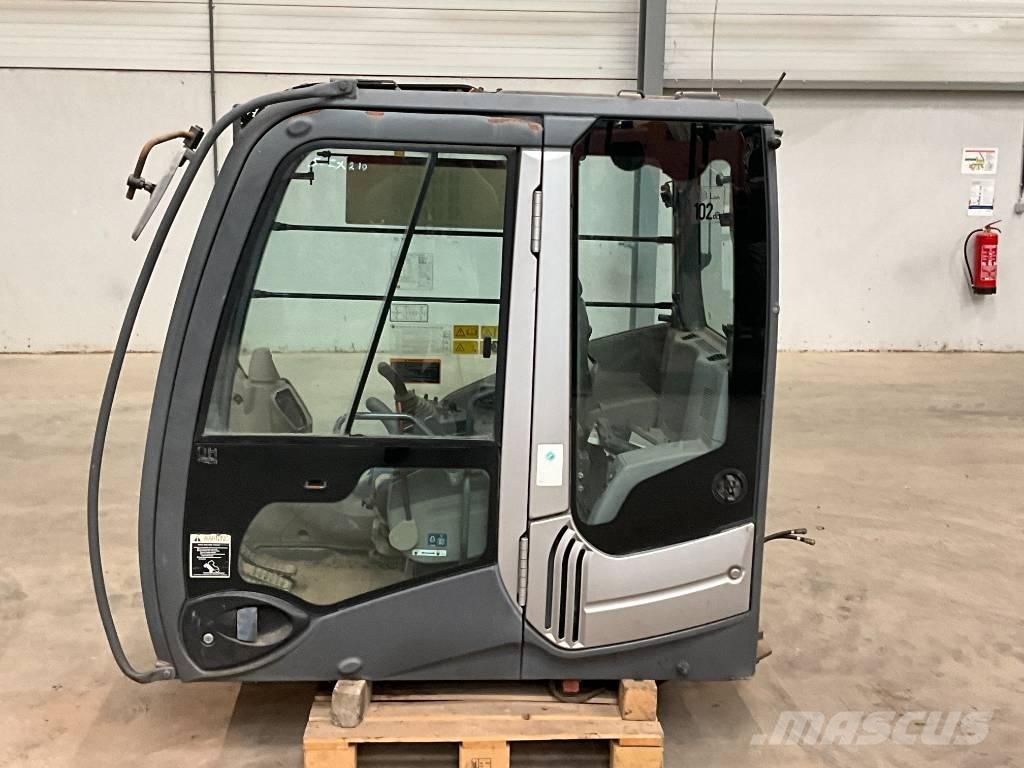 Hitachi ZX 210-3 Cabine en interieur