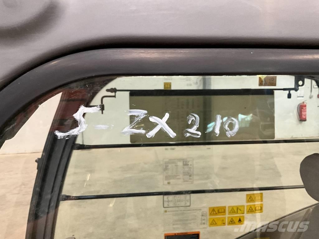 Hitachi ZX 210-3 Cabine en interieur