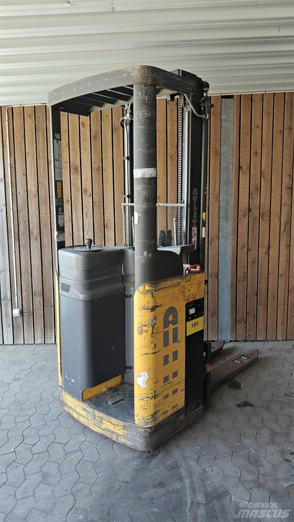 Atlet AJN Meerij pallettruck met platform