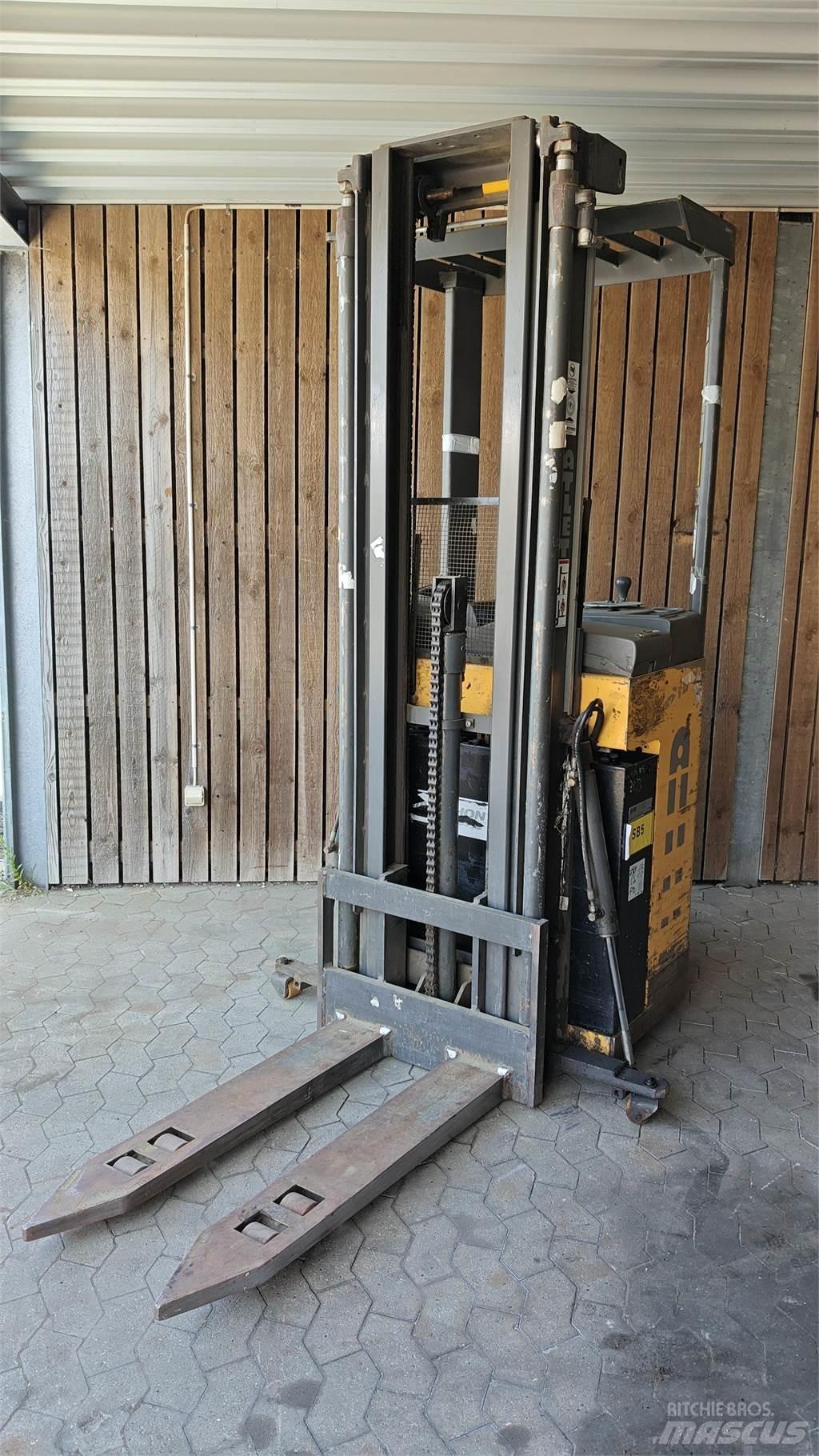 Atlet AJN Meerij pallettruck met platform