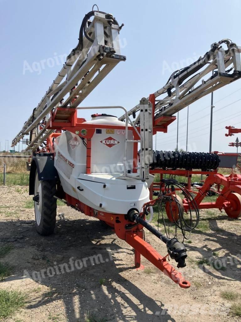 Kuhn Atlantique 3200 Getrokken spuitmachines