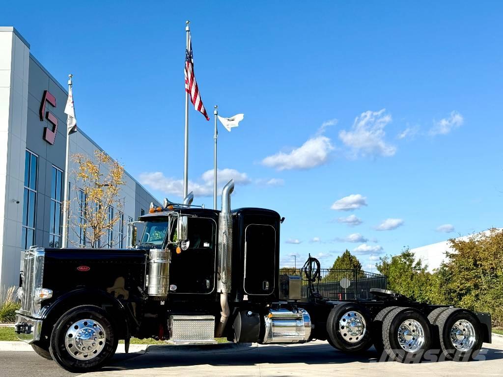 Peterbilt 389 Trekkers