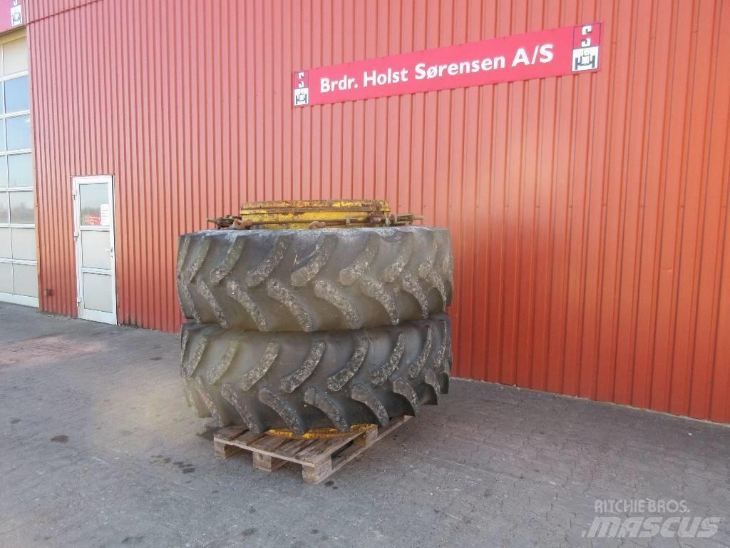 Firestone 20.8-38 Banden, wielen en velgen