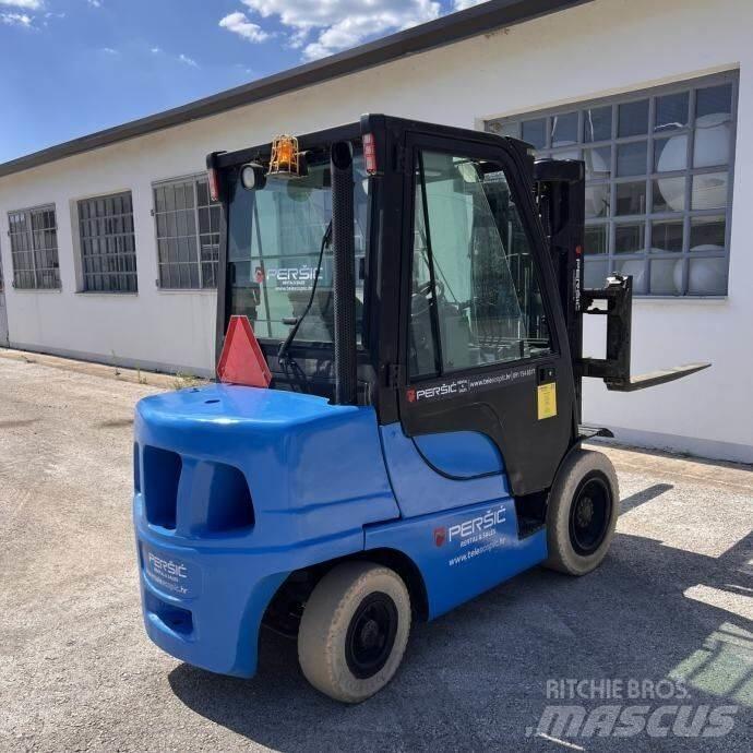 Yale GDP30VX Diesel heftrucks