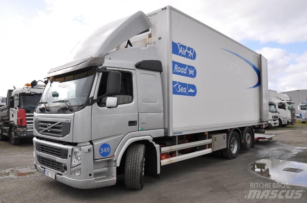 Volvo FM 6X2 Bakwagens met gesloten opbouw