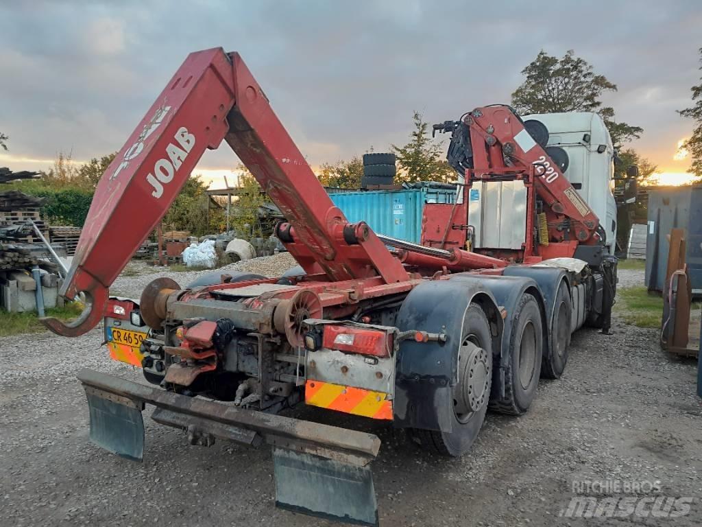 Scania R 520 Vlakke laadvloer met kraan