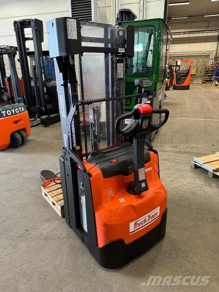 Toyota SWE160L Stapelaar meeloop
