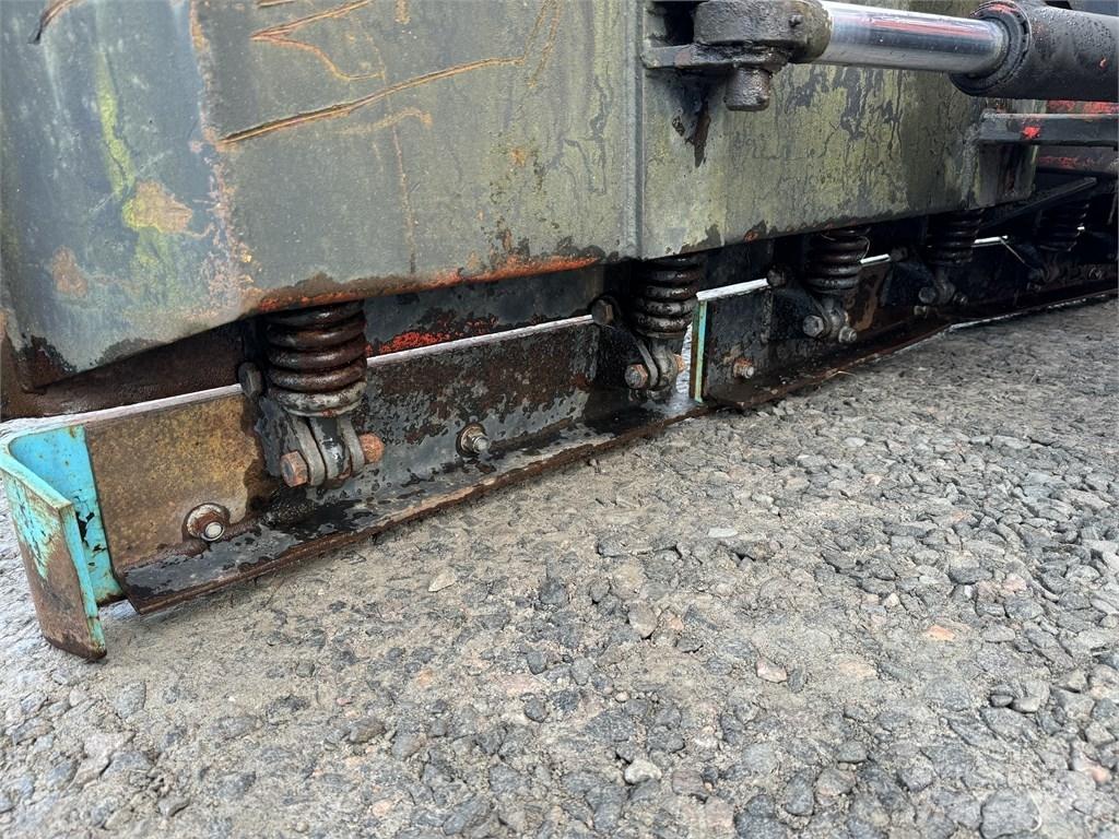 Uni-väg 320 Vikplog Sneeuwschuivers en -ploegen