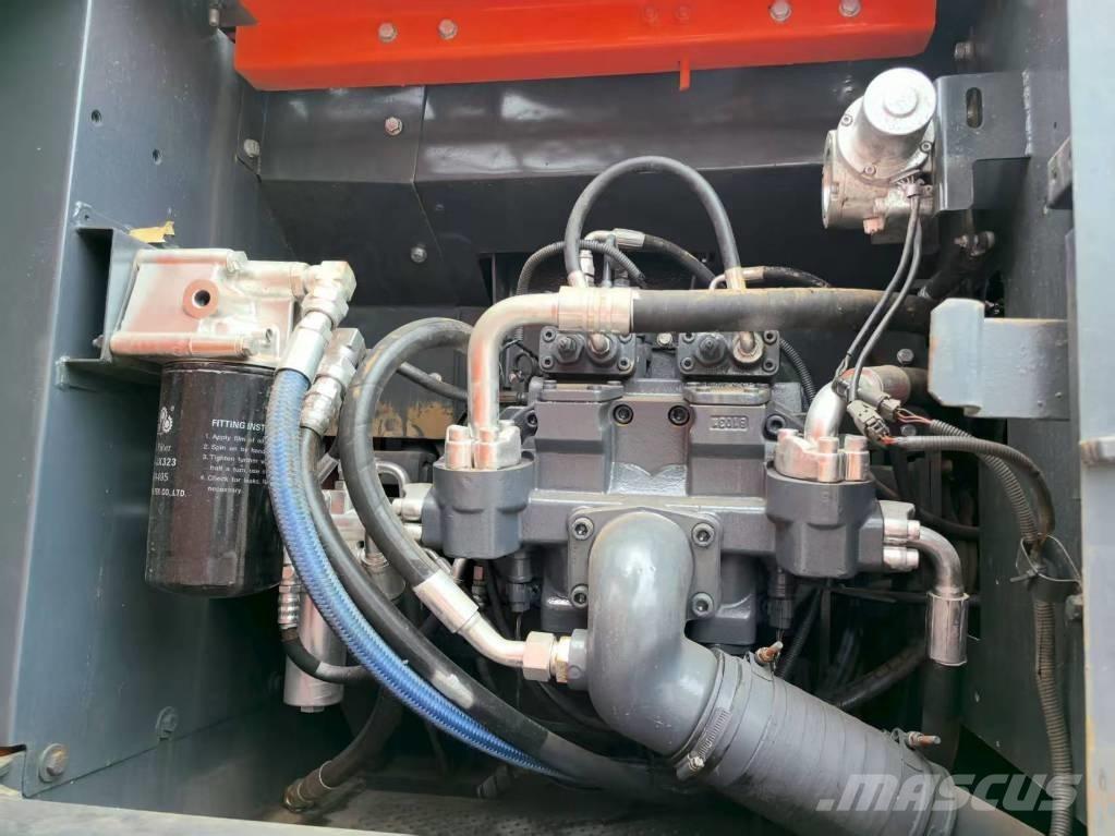 Hitachi ZX 240 HG Rupsgraafmachines