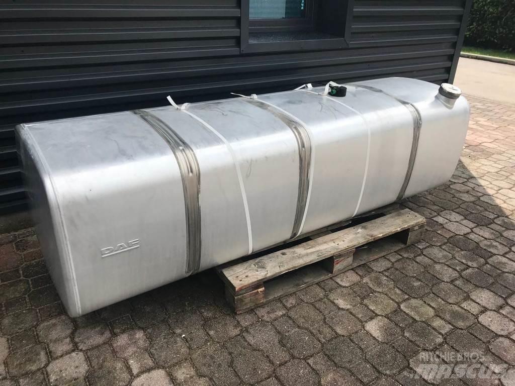 DAF 850 L Brandstof-en toegevoegde tanks