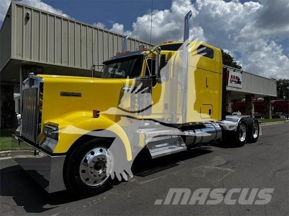 Kenworth W900 Trekkers