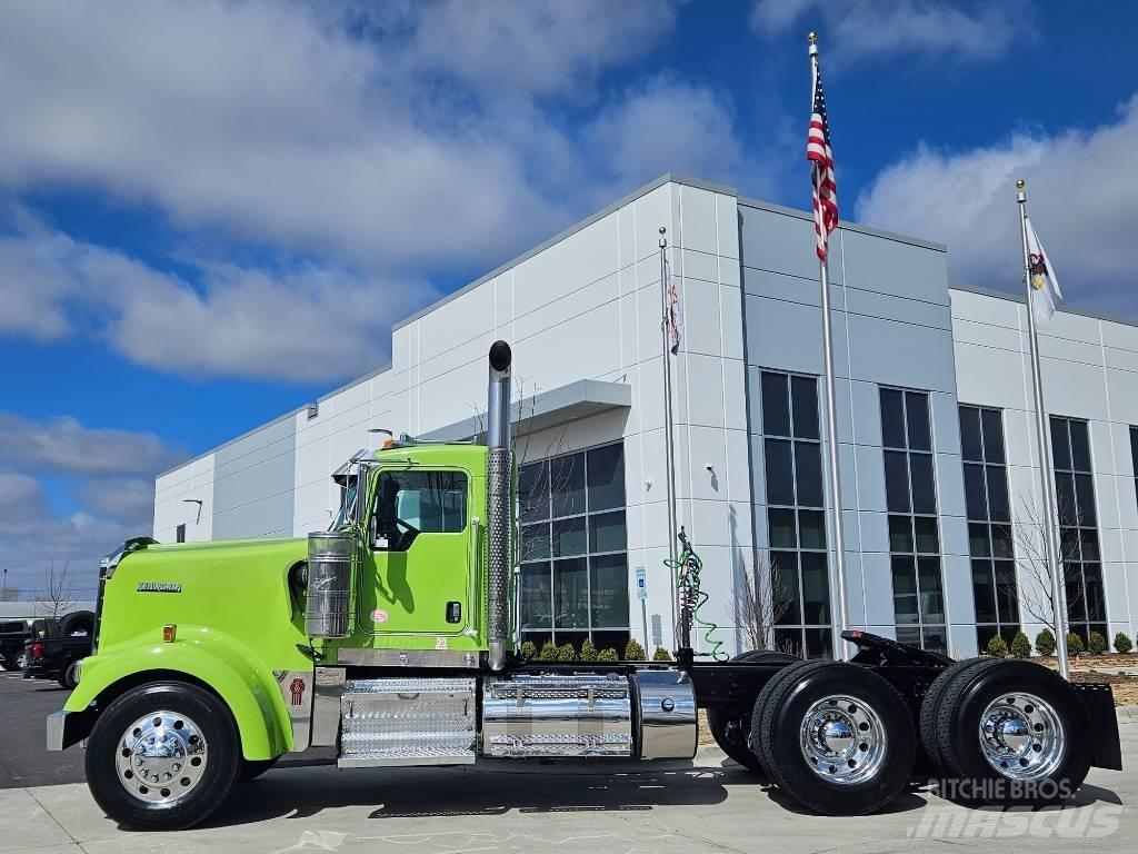 Kenworth W900 Trekkers