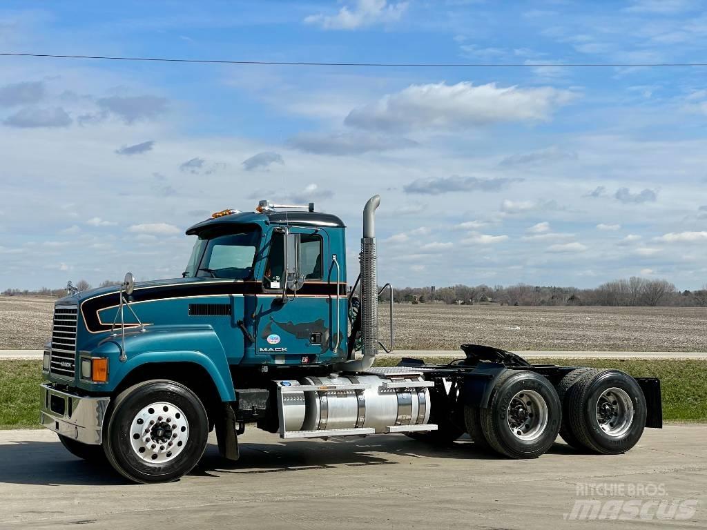 Mack CHU613 Trekkers