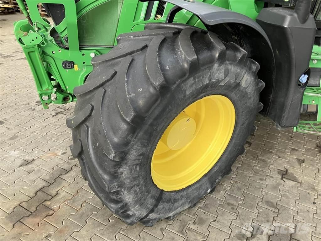 John Deere 6155R Tractoren