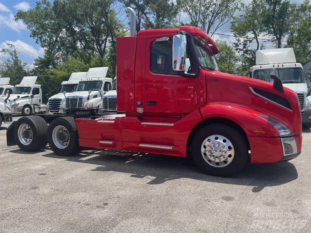 Volvo VNL64T300 Trekkers
