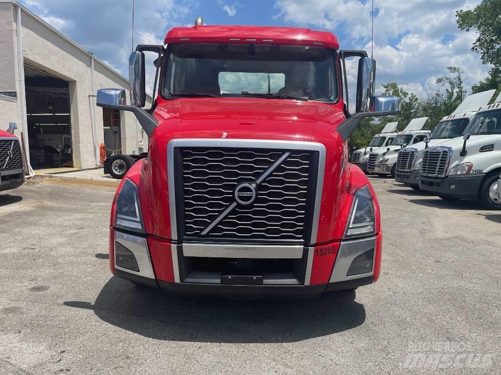 Volvo VNL64T300 Trekkers