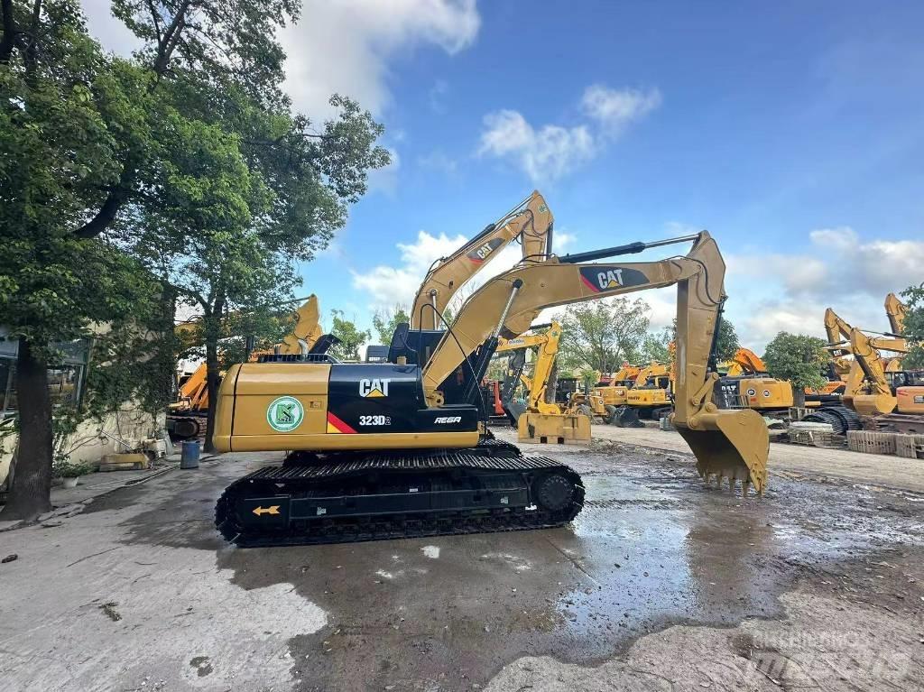 CAT 323 D Rupsgraafmachines