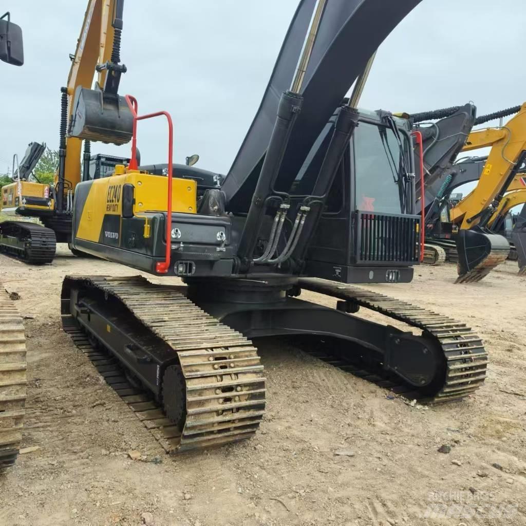Volvo EC 240 Rupsgraafmachines
