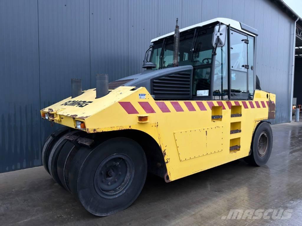 Bomag BW24R Bandenwalsen
