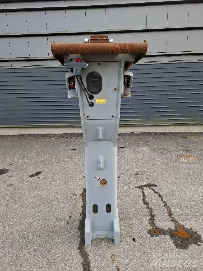 Epiroc EC 155CL Hamers en brekers