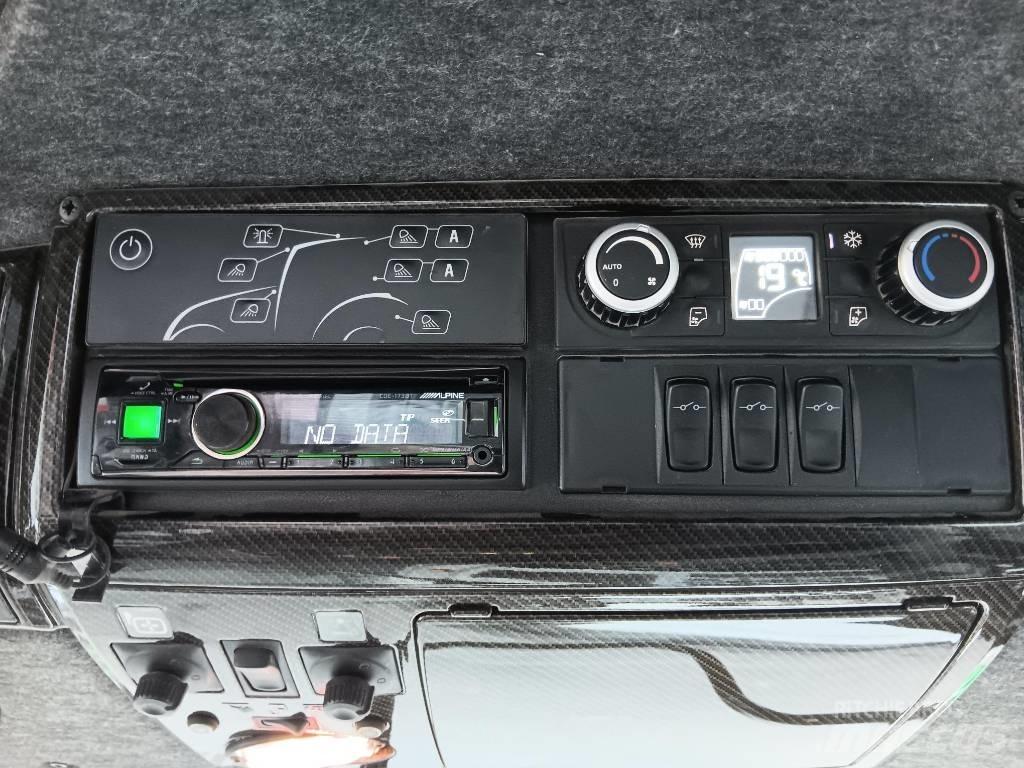 Valtra T 214 D Tractoren