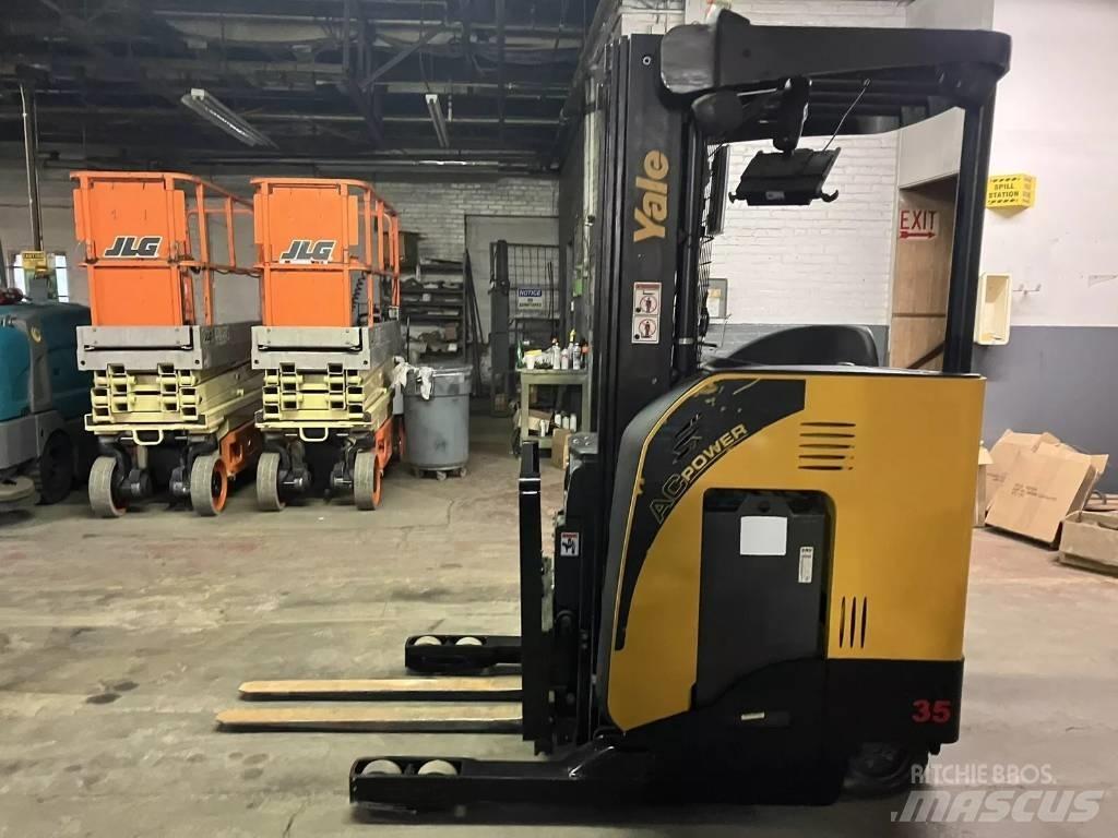 Yale NR035 Reachtruck voor hoog niveau