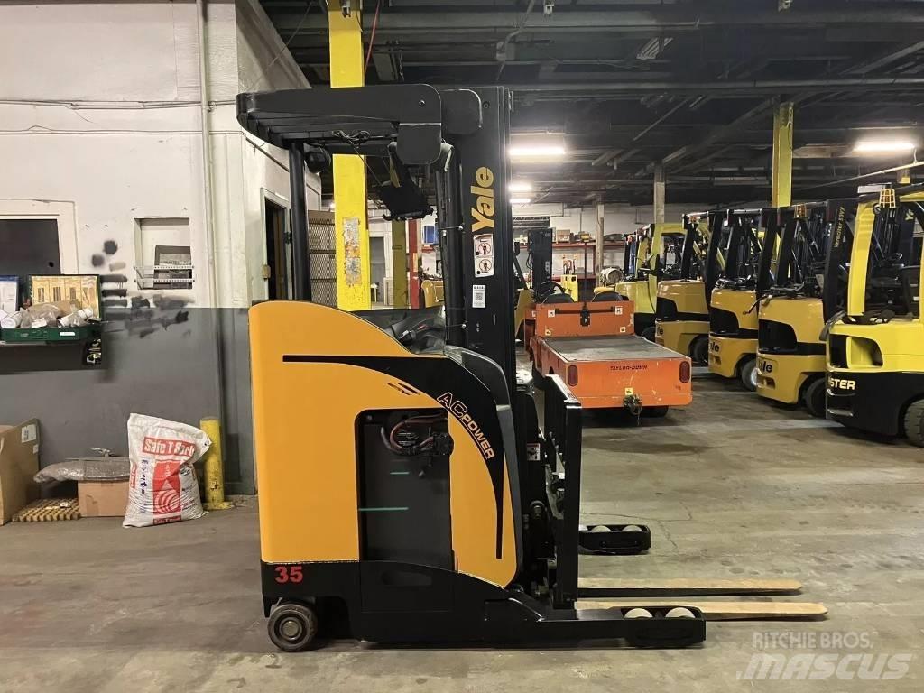 Yale NR035 Reachtruck voor hoog niveau