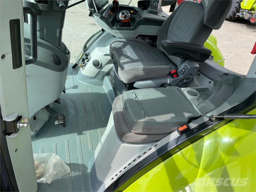 CLAAS Axion 810 CM Tractoren