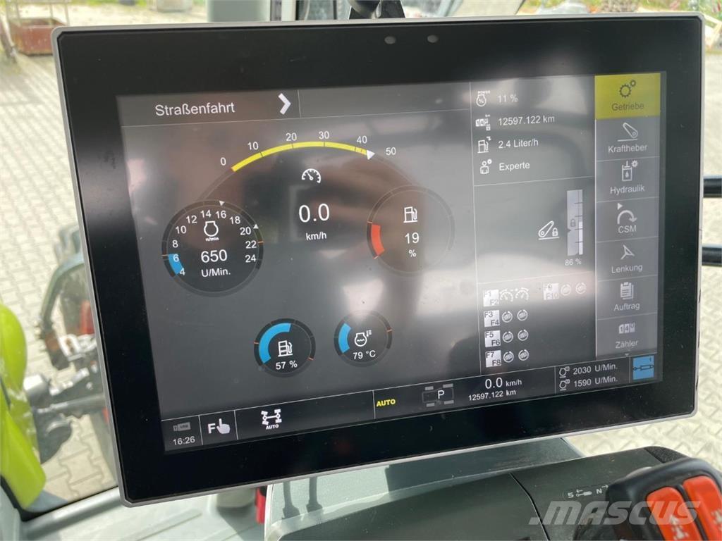 CLAAS Axion 810 CM Tractoren