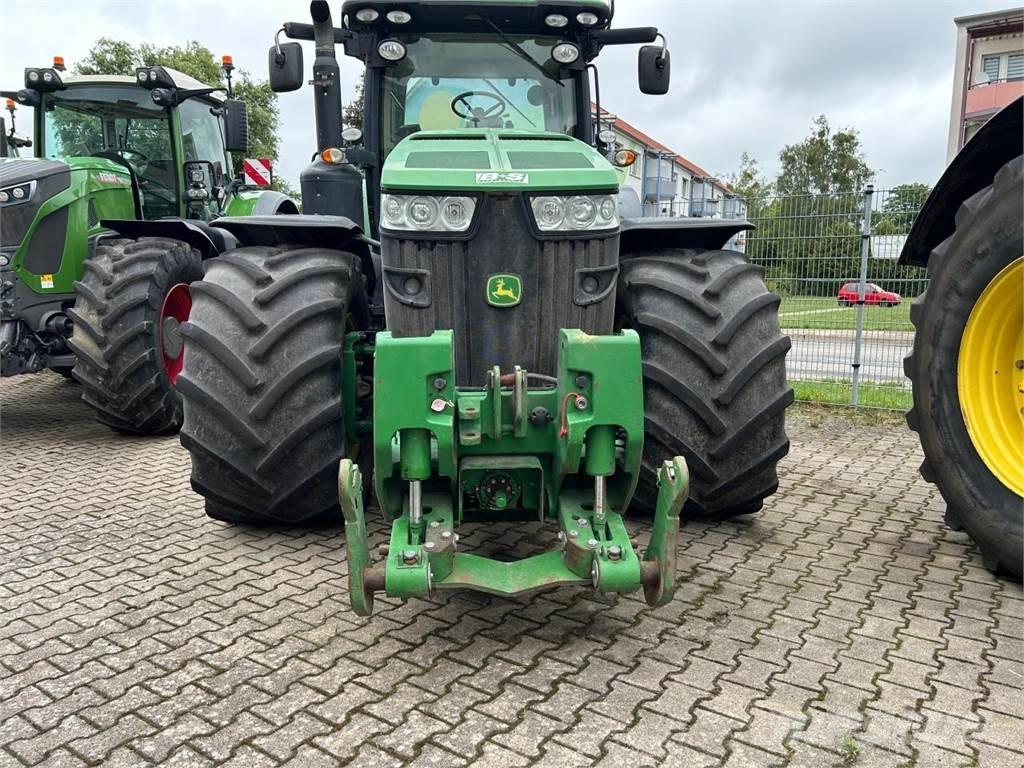 John Deere 8335R Tractoren
