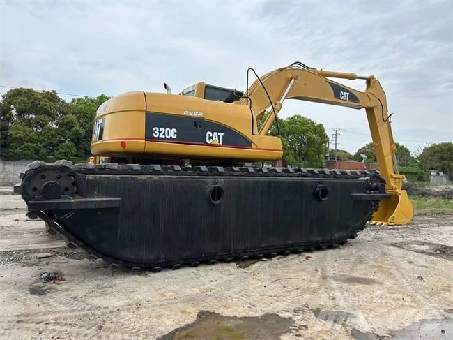CAT 320 C Amfibische graafmachines
