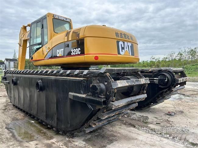 CAT 320 C Amfibische graafmachines