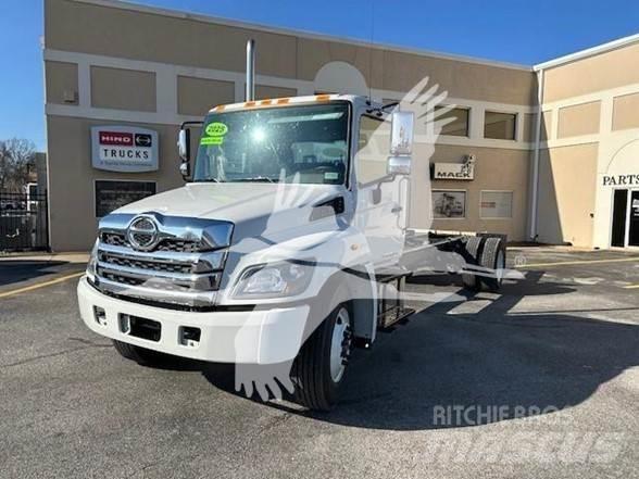 Hino L7 Chassis met cabine