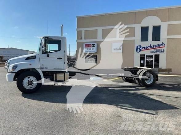Hino L7 Chassis met cabine