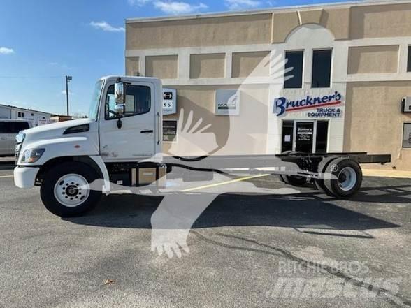 Hino L7 Chassis met cabine
