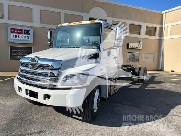 Hino L7 Chassis met cabine
