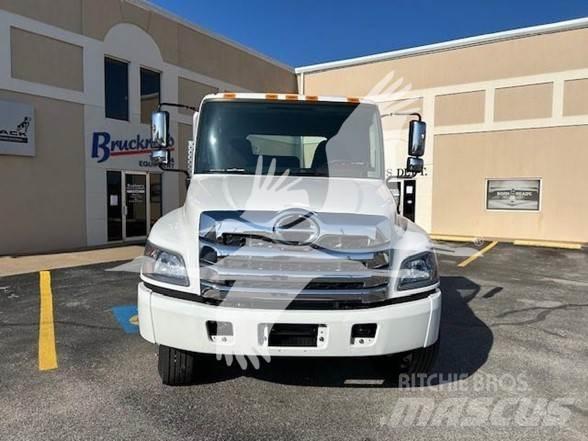 Hino L7 Chassis met cabine