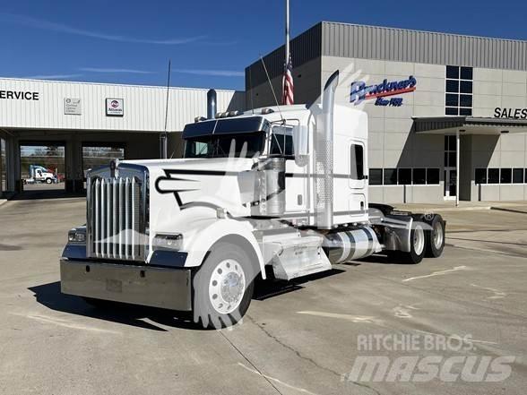 Kenworth W900 Trekkers