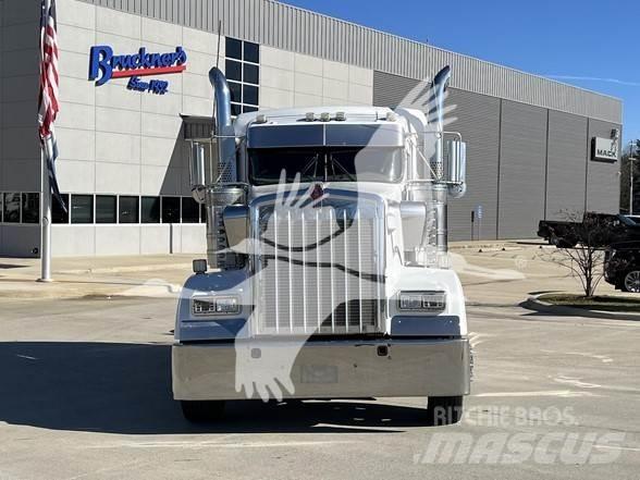 Kenworth W900 Trekkers