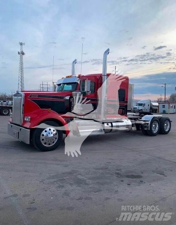 Kenworth W900 Trekkers