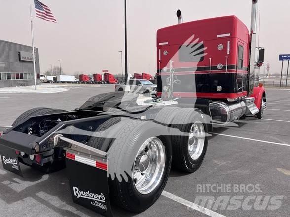 Kenworth W900 Trekkers