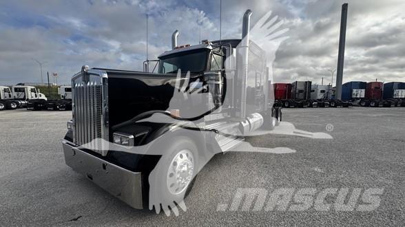 Kenworth W900 Trekkers