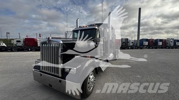 Kenworth W900 Trekkers