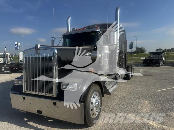 Kenworth W900 Trekkers