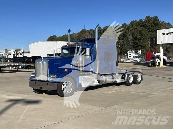 Kenworth W900L Trekkers