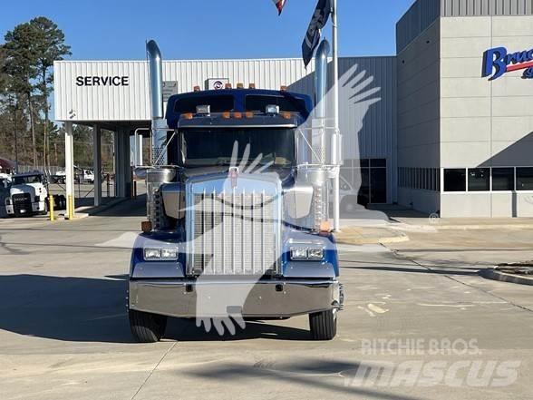 Kenworth W900L Trekkers